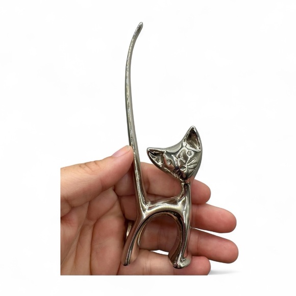 Adorable Silver-tone Chrome Plated Purring Cat Ring Holder, gift for cat lovers - Picture 4 of 4